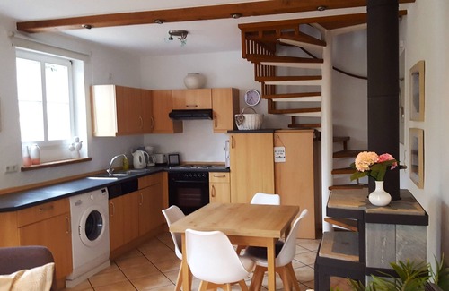 Uttfeld Apartamento | Gemütliche Ferienwohnung im Herzen der Eifel. Mit Anschluss an Eine Alpaka-farm!