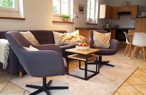 Uttfeld Apartamento | Gemütliche Ferienwohnung im Herzen der Eifel. Mit Anschluss an Eine Alpaka-farm!