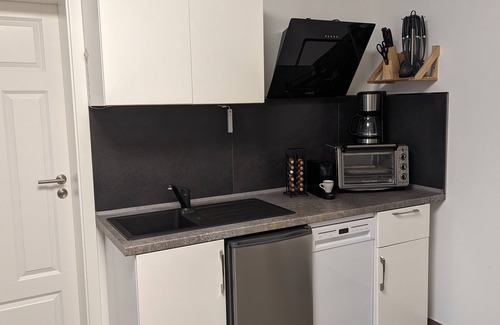Azmannsdorf Apartamento | Gemütliche Ferienwohnung in Ruhiger Lage, Haustierfreundlich!