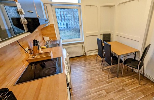 Bant Apartamento | Gemütliche Unterkunft in Innenstadtnähe mit Wlan + Einzelbetten