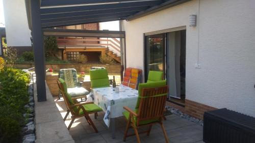 Weitefeld Apartamento | Gemütliche Wohnung im Westerwald, mit einer großen Terrasse!