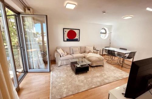 Schoenefeld Apartamento | Gemütliche Wohnung mit Balkon in Schönefeld