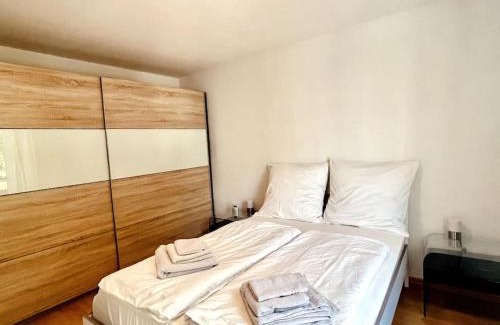 Schoenefeld Apartamento | Gemütliche Wohnung mit Balkon in Schönefeld