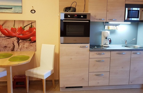 Ramsberg Apartamento | Acogedora aplicación de 1 habitación. para 2 pers. con mesas al aire libre y vistas a Brombachsee