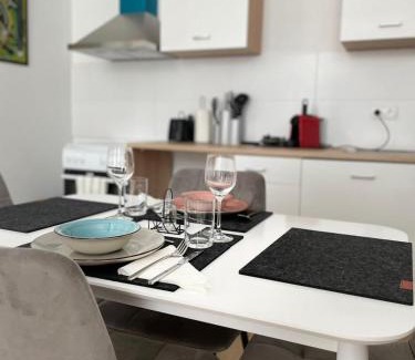 Funfhaus Apartamento | Gemütliches Apartment 60m2 mit Klimaanlage nahe Westbahnhof