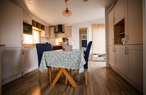 Renesse Chalet De Esquí | Gemütliches Chalet im Ferienpark de Oase Renesse