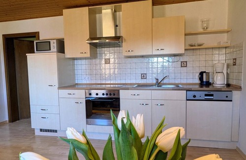 Eggersberg Apartamento | Acogedora casa de vacaciones en el bosque bávaro con balcón