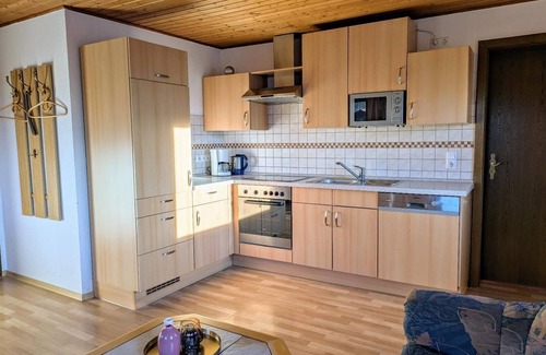 Eggersberg Apartamento | Acogedora casa de vacaciones en el bosque bávaro con balcón