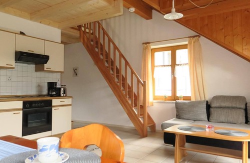 Schwarzenbach Apartamento | Gemütliches Feriendomizil mit Balkon und Bergblick