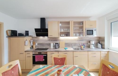Weener Apartamento | Gemütliches Ferienhaus Lütje Huske mit Garten, 25666
