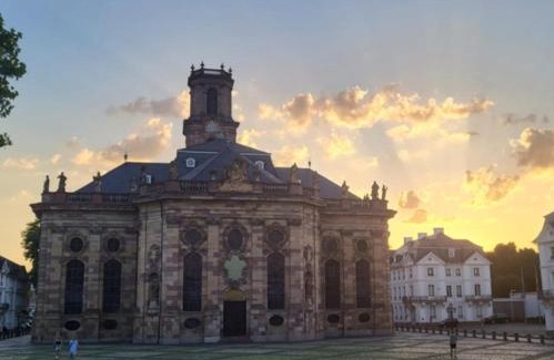 Saarbruecken Casa | Gemütliches Gästezimmer in der Saarbrücker Innenstadt