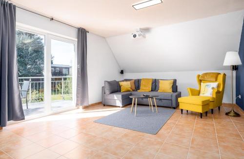 Niederzwehren Apartamento | Gemütliches Heimkino mit Balkon & Beamer
