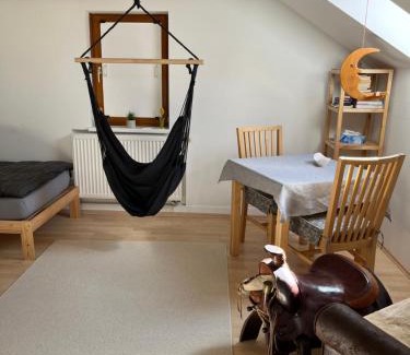 Theenhausen Apartamento | Gemütliches, ruhiges Zimmer mit eigenem Bad
