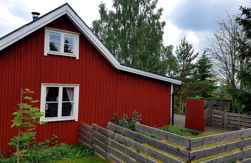 Odskolt Casa | Gemütliches Schwedenhaus am See, 6 Pers., 2 Schlafzi., Kamin, Natur