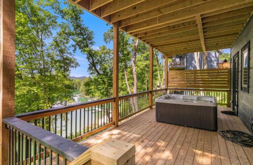 Sevierville Casa | Gem Lake Cabin - Lakefront Views - Sleeps 8