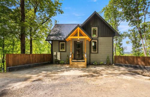 Sevierville Casa | Gem Lake Cabin - Lakefront Views - Sleeps 8
