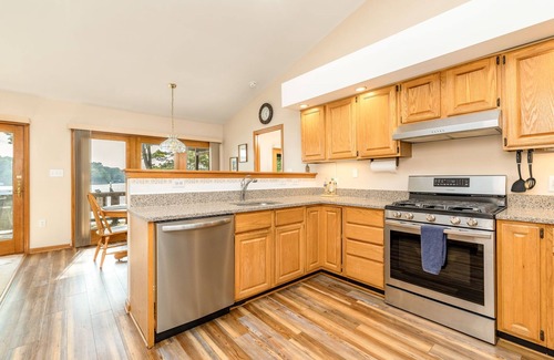 North Shore Acres Casa | Gem! Lakefront, Firepit, Dock w/ Boat Slip, Hot Tub, Kayak