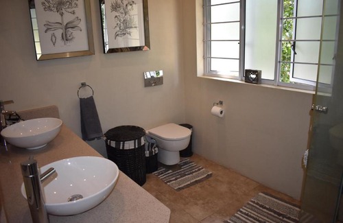 Durban North Casa | Gem of Durban North, Relax║Pool║AC║Wi-Fi║Dining
