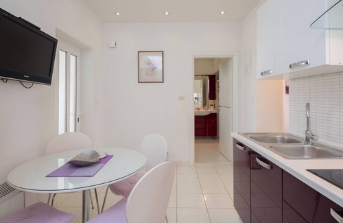 Seget Donji Villa | GEM OF THE SEA VILLA DE LUJO EN LA PLAYA CON EL NUEVO (2019) INFINITY POOL APT. SASHA