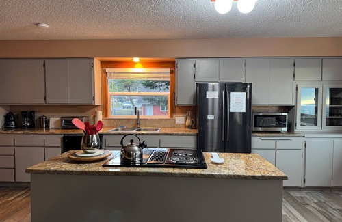 Oregon Coast Casa | Gem of Yachats! Great view and location, dog friendly and cozy fireplace!