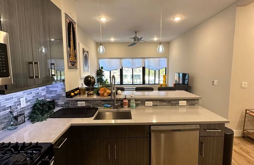 Bayonne Apartamento | Gem Outside NYC - 1 Br Apt - Free Lot Parking - 20 Mins NYC/EWR - The Waterview