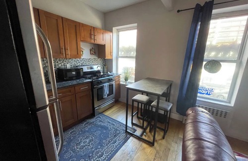 Williamsburg Apartamento | Gem. Williamsburg 2 bedroom. 1 stop to Manhattan.