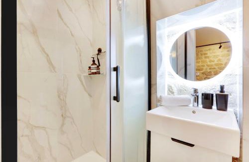 Montmartre Apartamento | GemBnB Luxury Apartment in Paris - Abbesses - Montmartre