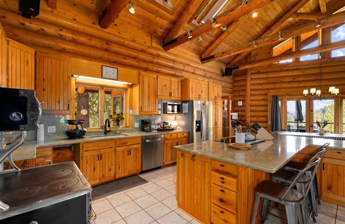 Leavenworth Casa | Gemini Lodge- Spacious Log Home Retreat