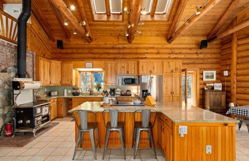 Leavenworth Casa | Gemini Lodge- Spacious Log Home Retreat