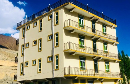 Azad Kashmir Hotel | Gems Palace Hotel Sost