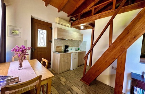 Pyrgos Apartamento | Genari Beach Apartments Garden View Retreat