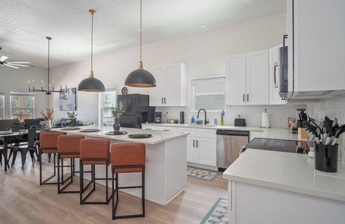 Nevada Street Cabaña | Generous 4br/3ba Charmer Near Glorius Downtown!