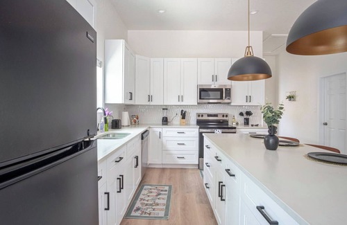 Nevada Street Cabaña | Generous 4br/3ba Charmer Near Glorius Downtown!