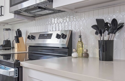 Nevada Street Cabaña | Generous 4br/3ba Charmer Near Glorius Downtown!
