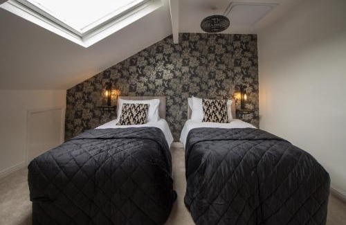 Brockholes Casa | Generous Holmfirth Home Near Trails and Town Sleeps 5