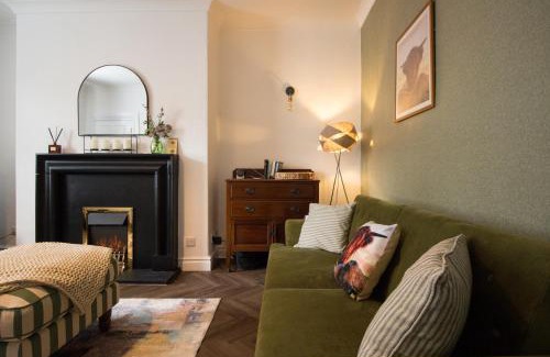 Brockholes Casa | Generous Holmfirth Home Near Trails and Town Sleeps 5