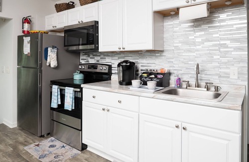 Geneva Cabaña | Geneva, Direct Lakefront, Hot Tub, Ohio's Wine Country