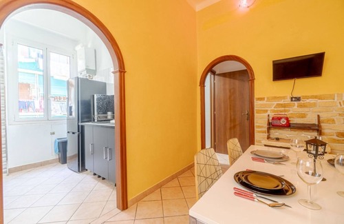 Lagaccio Apartamento | Genoa La Fortuna Roomy Apt x4 & Panoramic Balcony