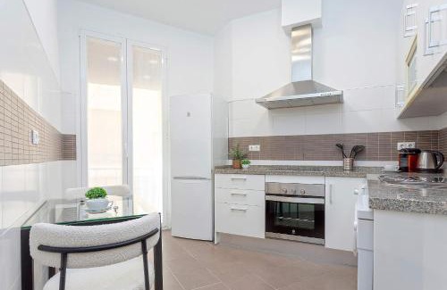Centro Comercial Apartamento | Genteel Home Manuel de Sandoval