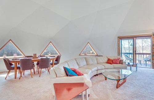 North Freedom Casa | Geodesic Dome House 18 Acres on Baraboo River!