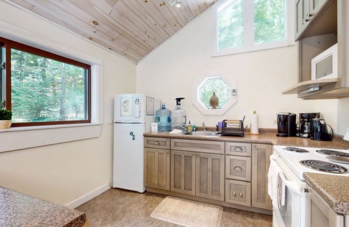 Boothbay Casa | Cúpula geodésica con terraza frente al río, vistas preciosas y muelle compartido - ¡perros bienvenidos!