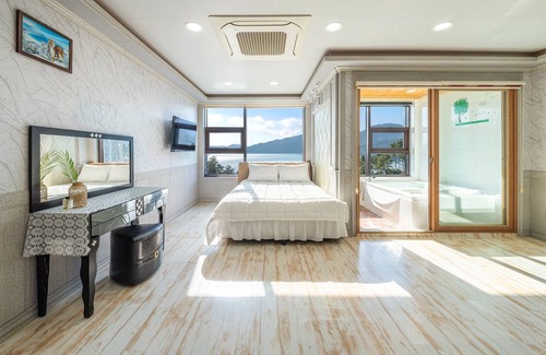 Irun-myeon Casa | Geoje Marine Castle Spa Pension