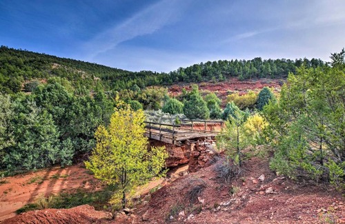 Canoncito Apartamento | Geometric Glorieta Studio on 11 Picturesque Acres!