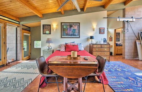 Canoncito Apartamento | Geometric Glorieta Studio on 11 Picturesque Acres!