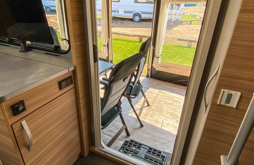 Belau Casa | George Glamper Ahoy at Lake Belau