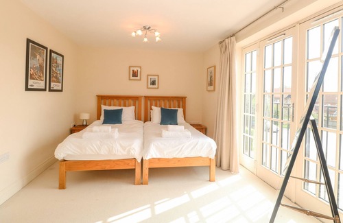 Stalham Cabaña | GEORGE HOUSE, family friendly, character holiday cottage in Stalham
