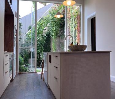 Adelaide Central Business District Casa | George - Luxe Residence with Private Rooftop