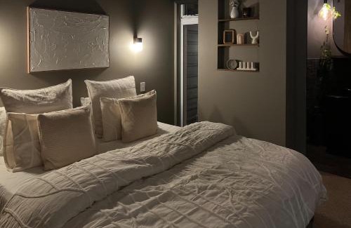 Adelaide Central Business District Casa | George - Luxe Residence with Private Rooftop