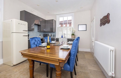 York Cabaña | George street Boutique Apartment 1 - sleeps 6 guests in 2 bedrooms