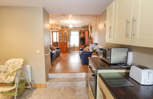 Killala Cabaña | GEORGES STREET, family friendly in Killala, County Mayo